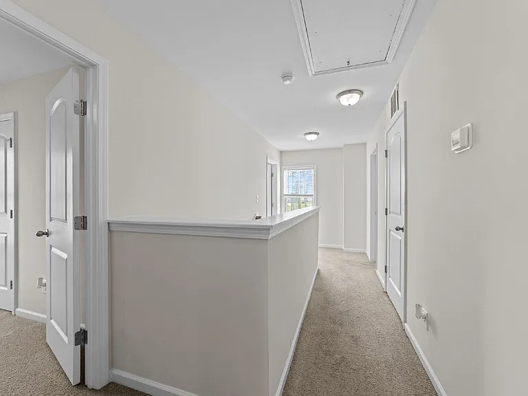 220 Brisbane Dr — Photo 15
