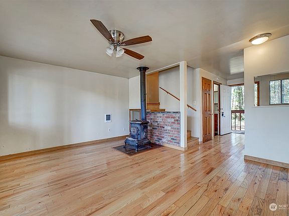 5th image of 13327 146th Ave NW