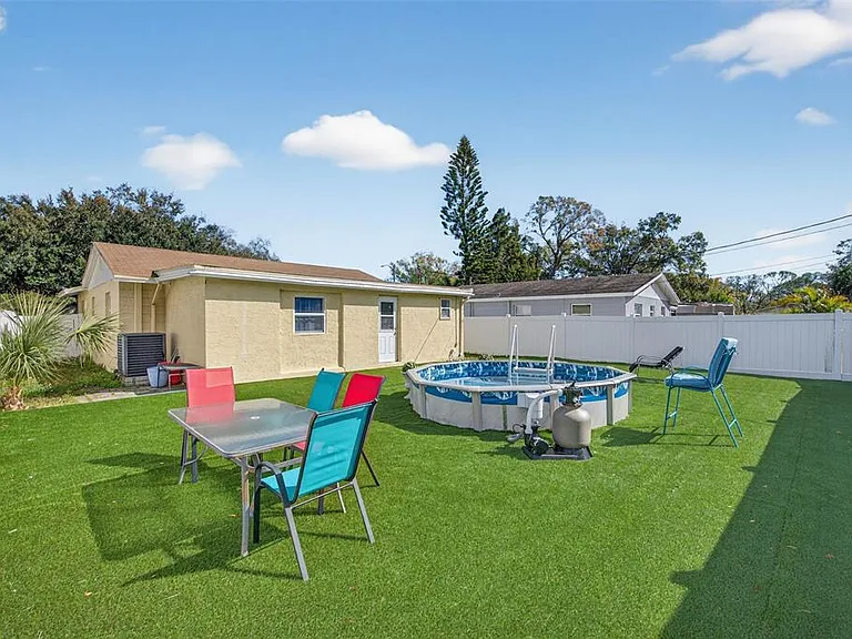 5900 Cypress St N — Photo 27