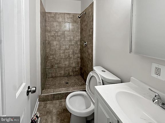 4th image of 910 N Arlington Ave