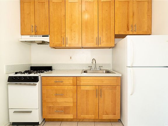 5th image of 4907 Beverly Blvd APT 19