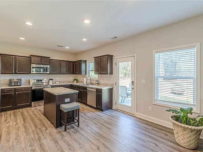 123 Mulberry Dr — Photo 17