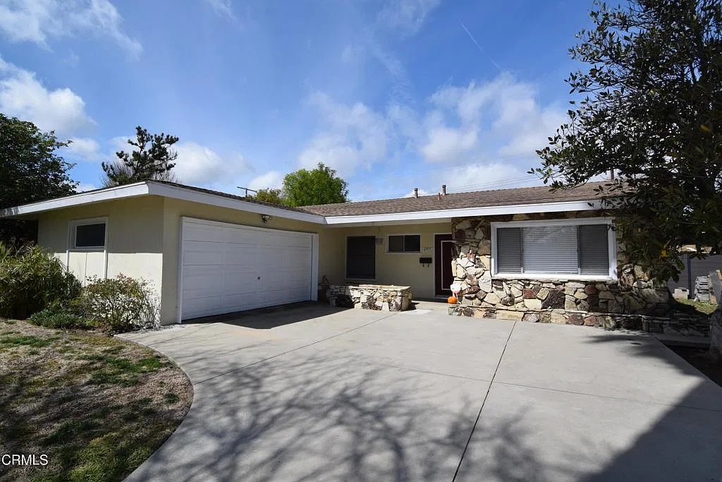 3 bed, 2.0 bath, 1570 sqft, $4,250 — Photo 3