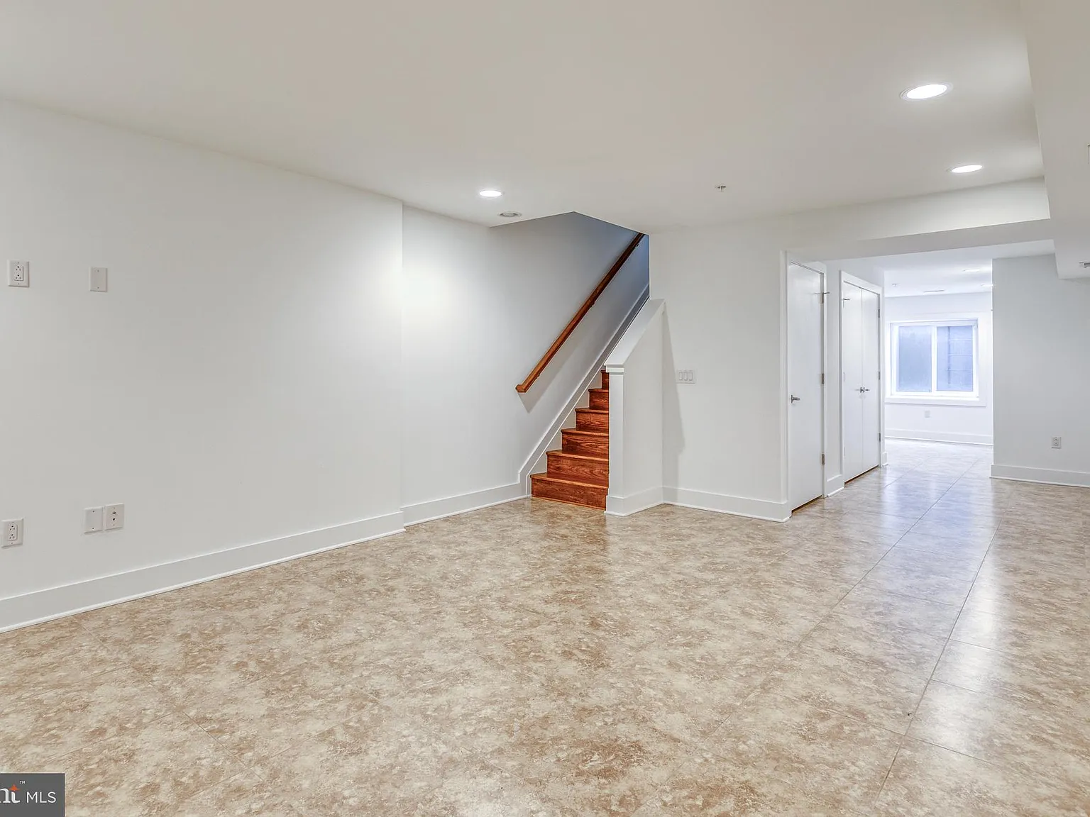 3 bed, 3.0 bath, 2307 sqft, $3,695 — Photo 4