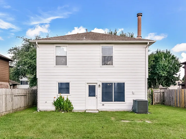 9010 Walworth Dr — Photo 3