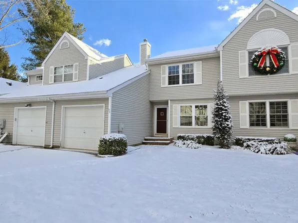 95 Mystic Circle, Bay Shore, NY 11706