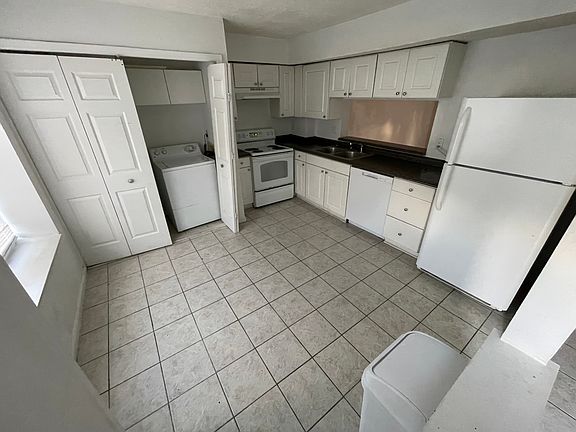 2nd image of 9626 Vinca Cir