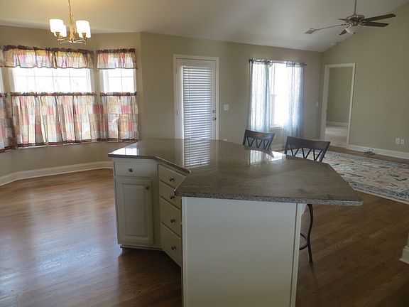 4th image of 513 Ash Wood Ln