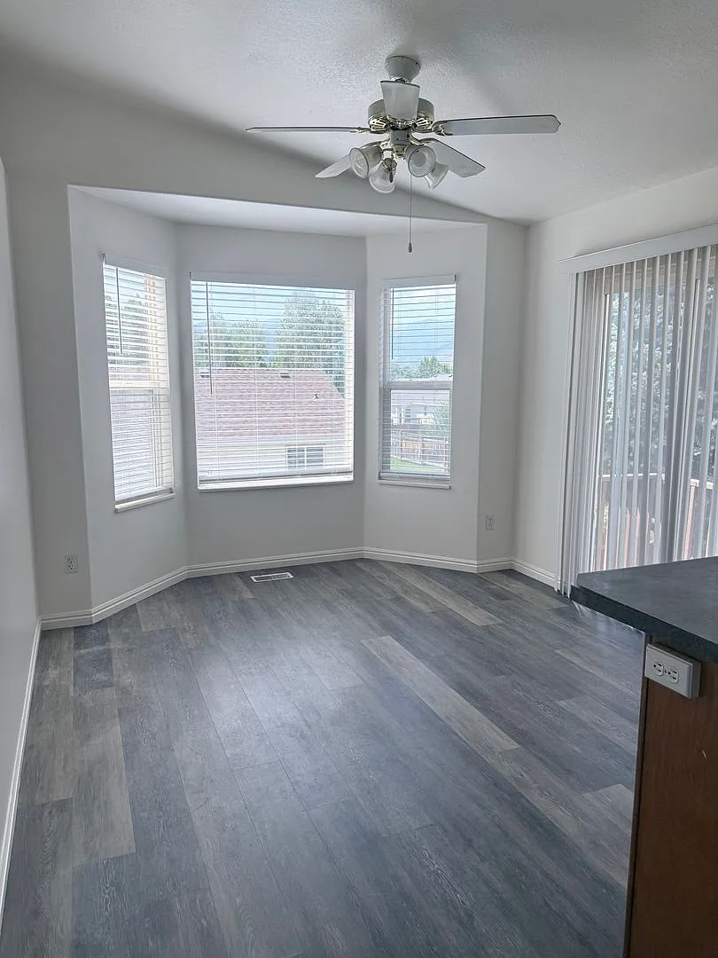 Gorgeous 4 bed 2 bath home in Heber — Photo 4