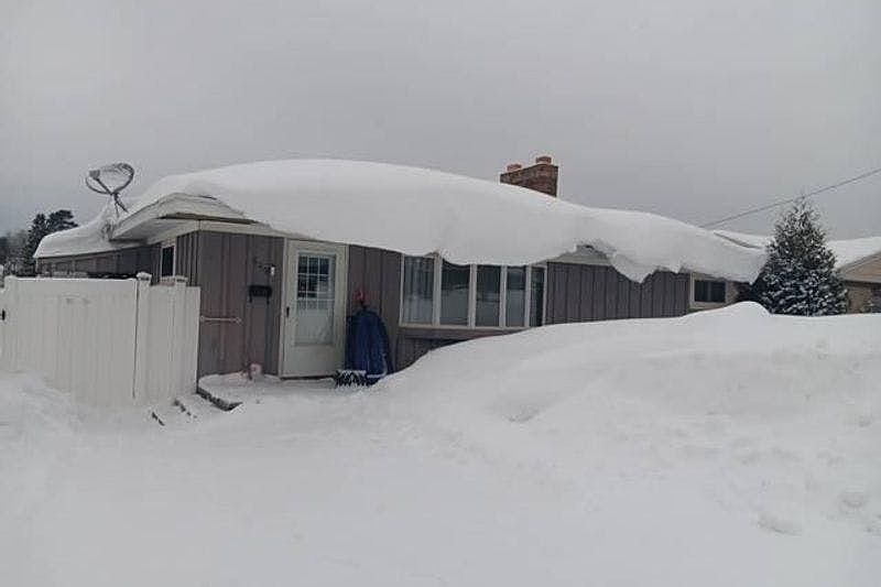 1st image of 829 Juniper St