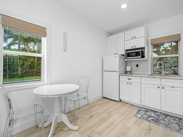 414 NE 7th Ave — Photo 23