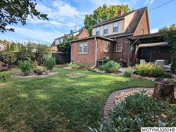 4th image of 306 9th St NW