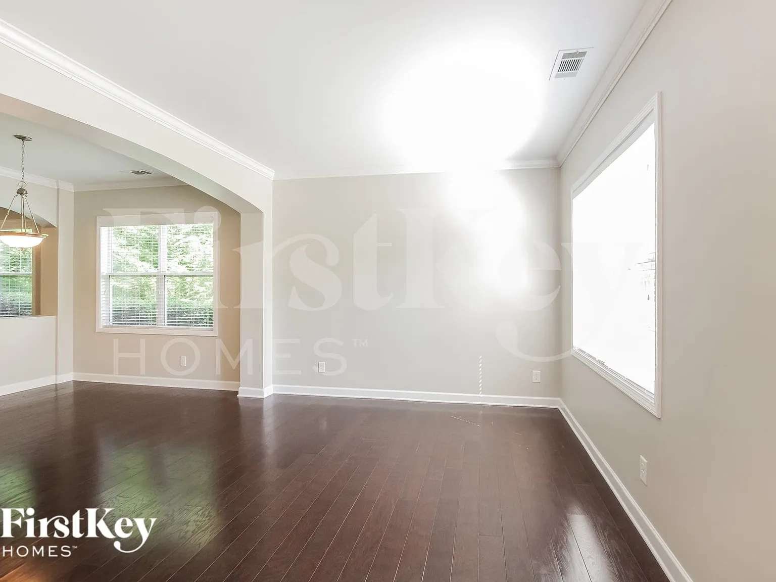 4 bed, 2.5 bath, 2870 sqft, $3,290 — Photo 2