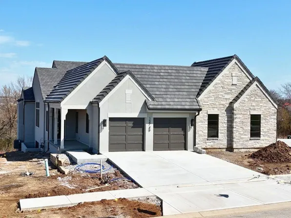13749 Pembroke Ln, Leawood, KS 66224