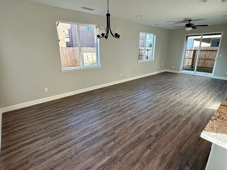 139 N Miami Ave — Photo 4