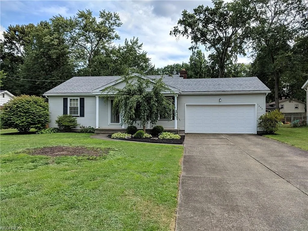 1859 Lancaster Dr photo 1