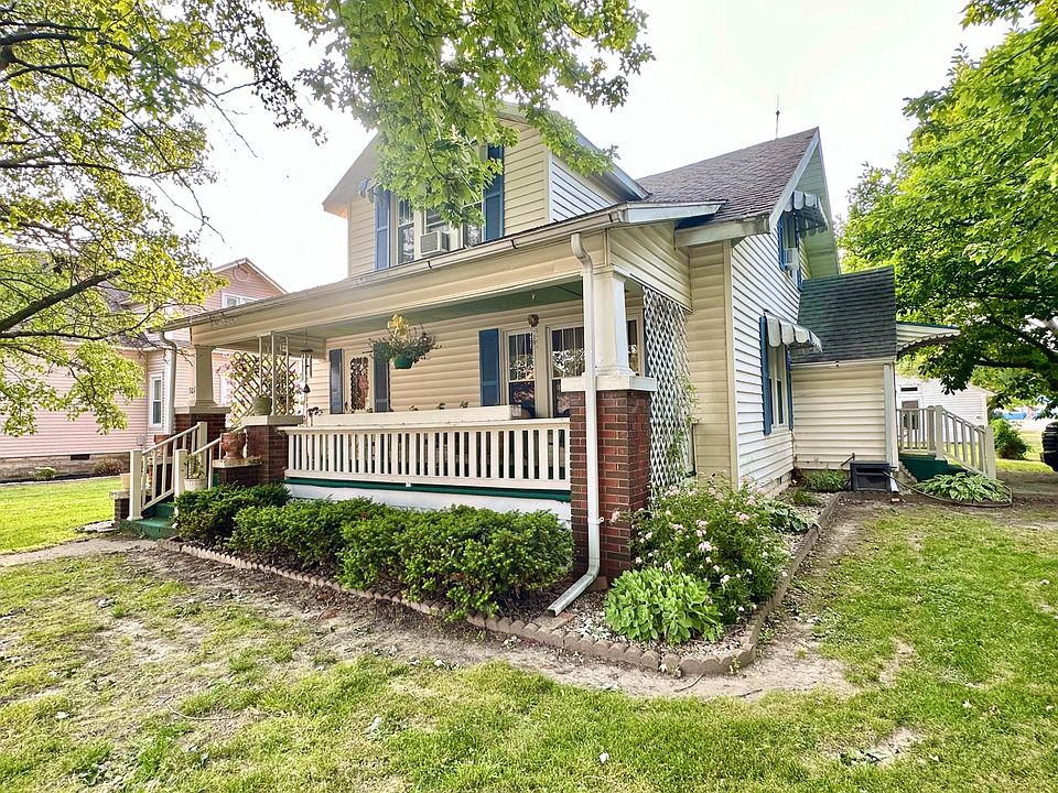 301 Park St, Cisne, IL 62823 MLS 11181525 Zillow