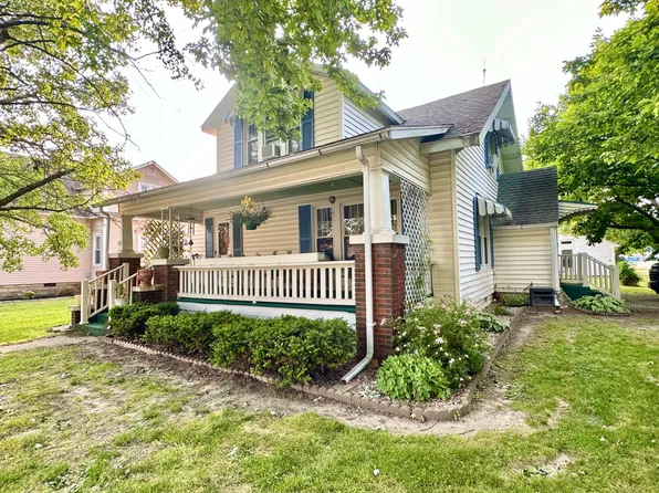 301 Park St, Cisne, IL 62823