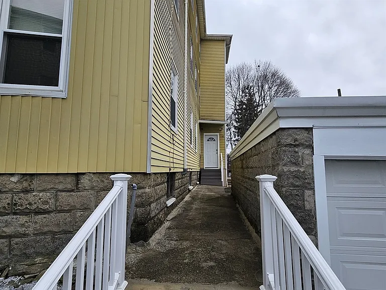 4 Vernon Ter #2 — Photo 11