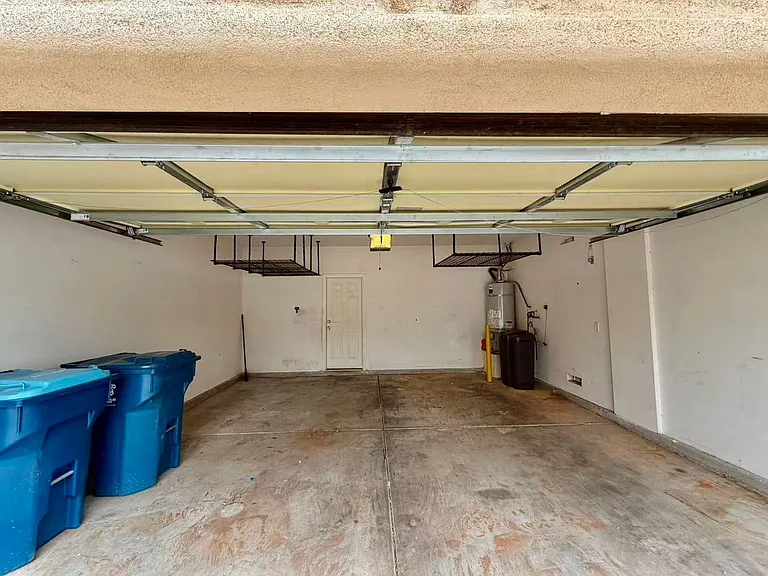 6068 Laughing Creek St — Photo 23