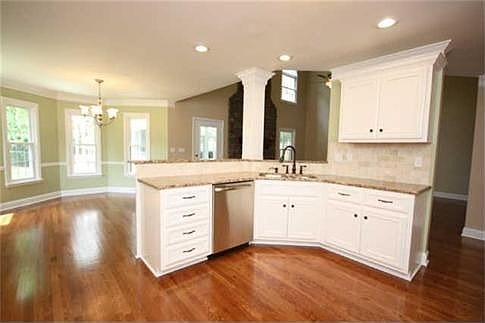 4th image of 2611 Shannon Dr