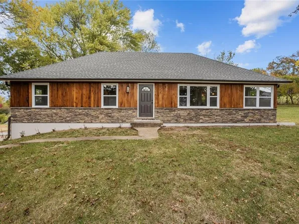 37002 E Church Rd, Oak Grove, MO 64075