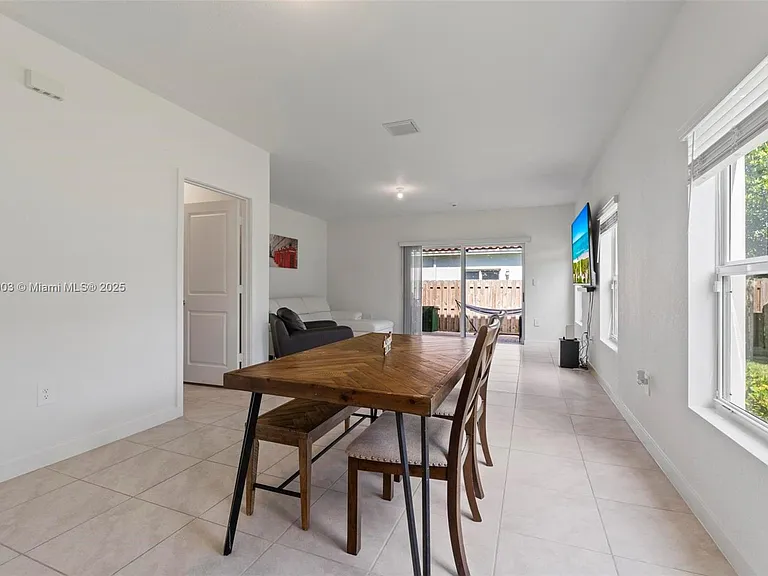 377 NE 1st Dr — Photo 12