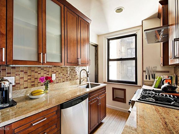 3rd image of 124 W 93rd St APT 6B