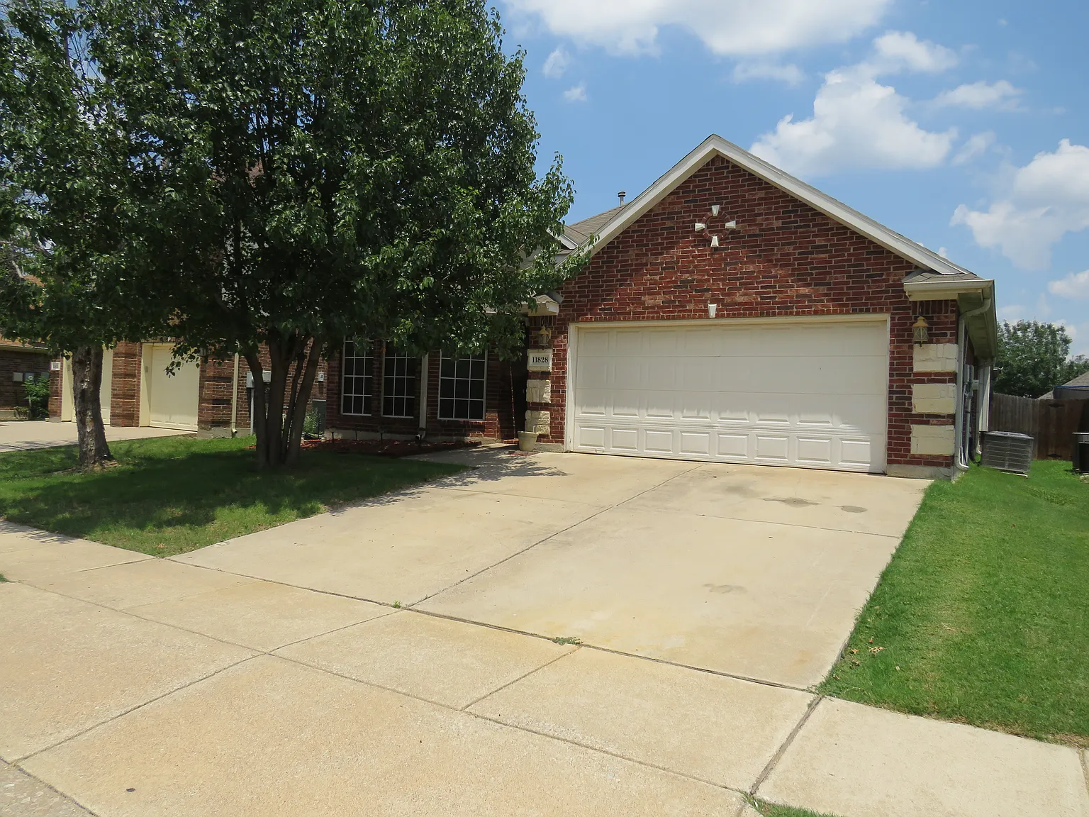 3 bed, 2019 sqft, $2,495 — Photo 2