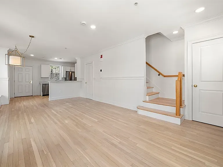 6 Honora Ln — Photo 6