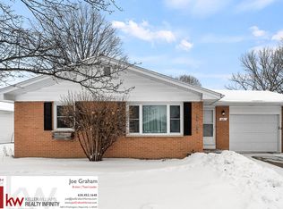 611 W State St, North Aurora, IL 60542