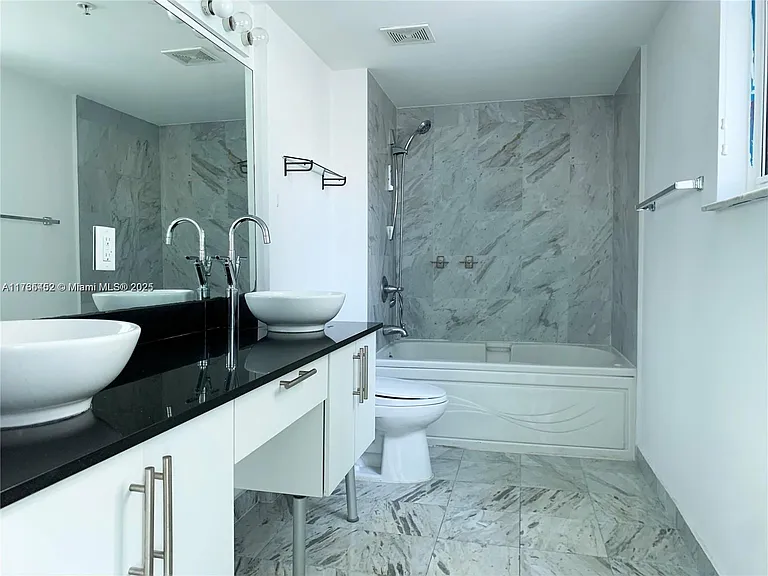 31 SE 5th St #19 — Photo 10