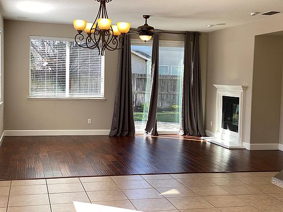 4th image of 323 Allaire Cir