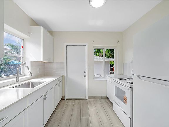 4th image of 2025 Fillmore St