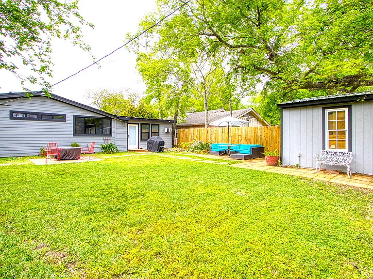 Albacore Dr — Photo 18