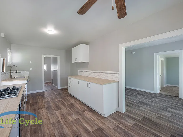 1314 Beechwood St NE — Photo 4