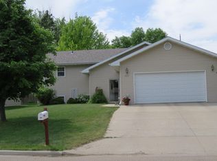 1531 8th Ave NE, Jamestown, ND 58401