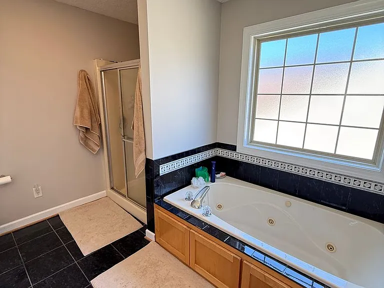 115 Sheldon Ct — Photo 17