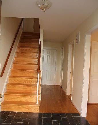 3rd image of 3187 Stonehurst Dr