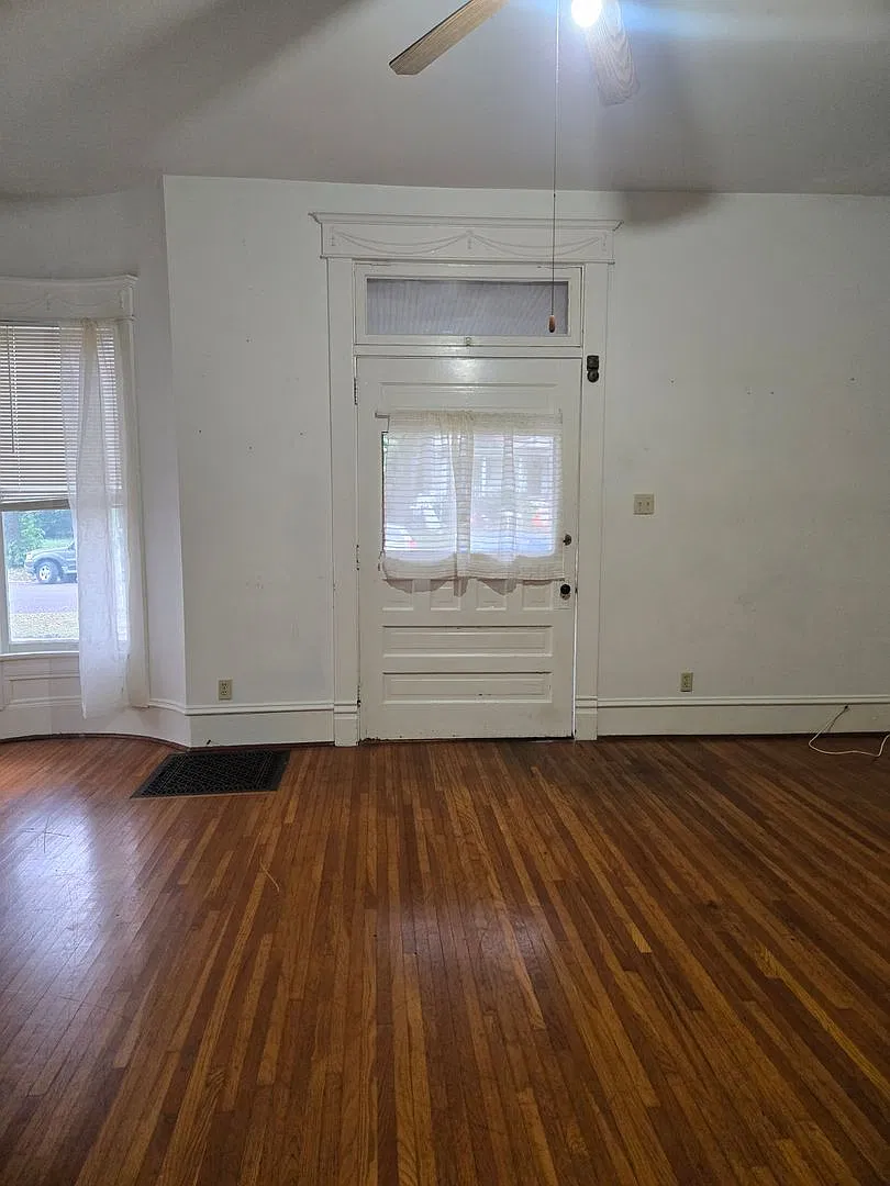 308 A/B Woodlawn St — Photo 2