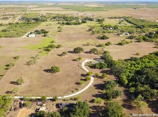 169 Braune Ln, Floresville, TX 78114