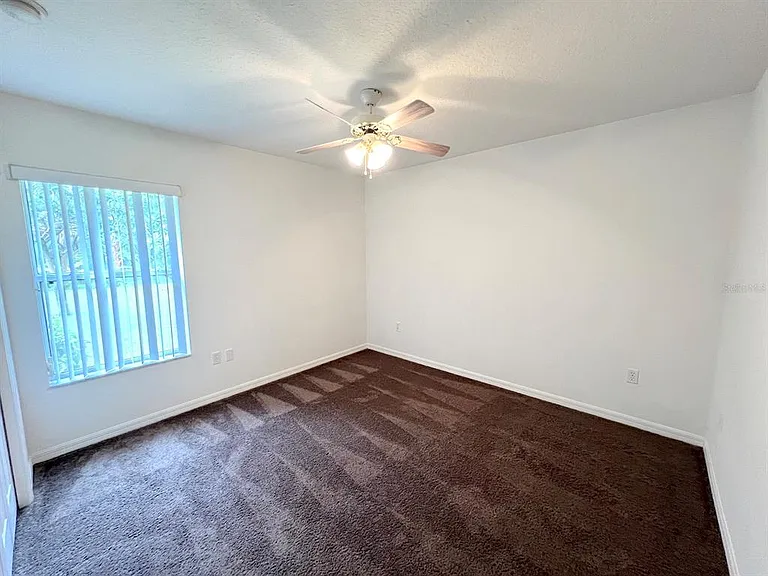 106 Point Of Woods Dr — Photo 29