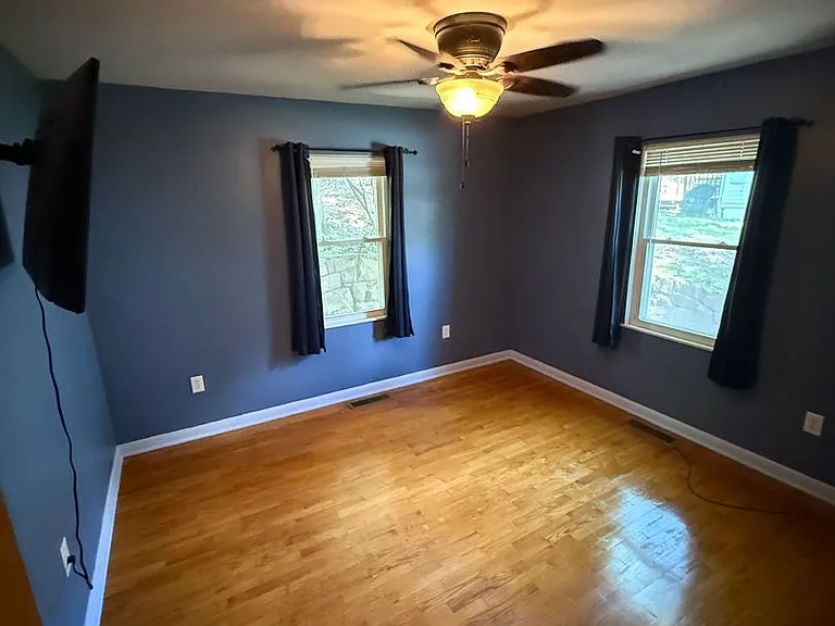 908 Churchill Cir — Photo 16