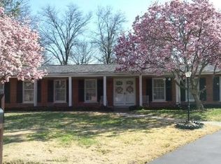 1601 Dauphine Ln, Saint Louis, MO 63122