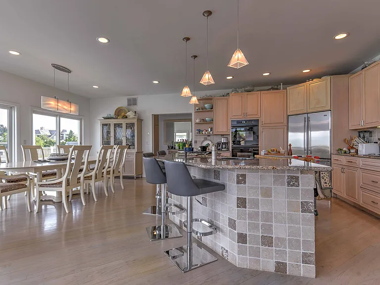 13 Bay Meadow Ln — Photo 8