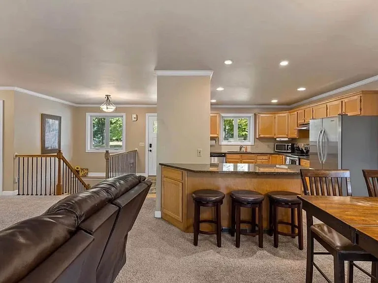 5357 Hampton St NE — Photo 2
