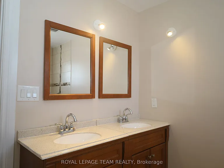 2194 Niagara Dr S — Photo 24