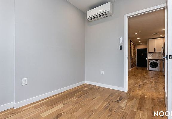 3rd image of 555 E 137th St #404