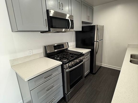 3rd image of 440 N Lomita St APT B
