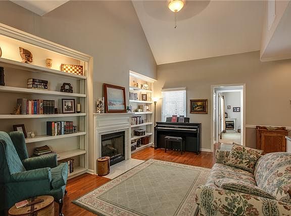 3rd image of 1603 Wellington Grn